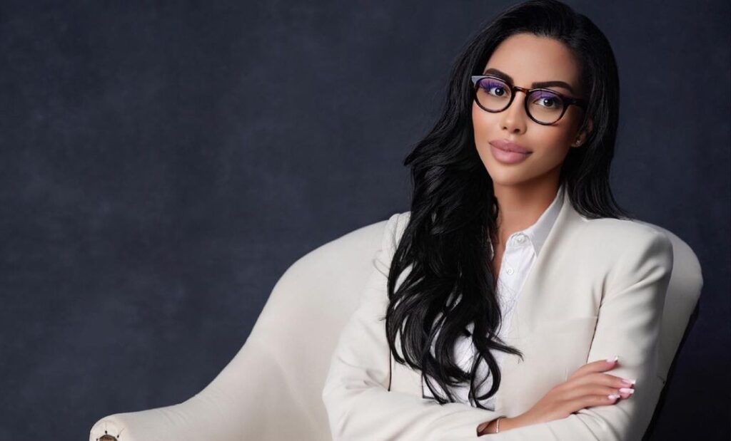 Light Up Your Worth: The Empowering Journey to Unlocking Your Highest Potential by Lala O. Roch”