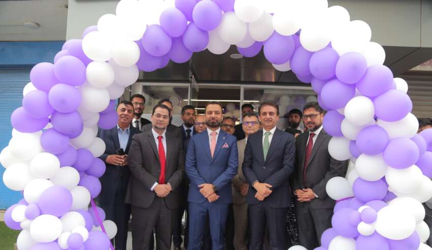 Meezan Bank Opens its First Round-the Clock Assisted Service Center Meezan Bank Opens its First Round-the Clock Assisted Service Center - meezan bank